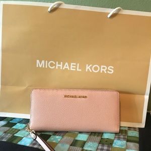 Michael Kors Wristlet- BRAND NEW!!!